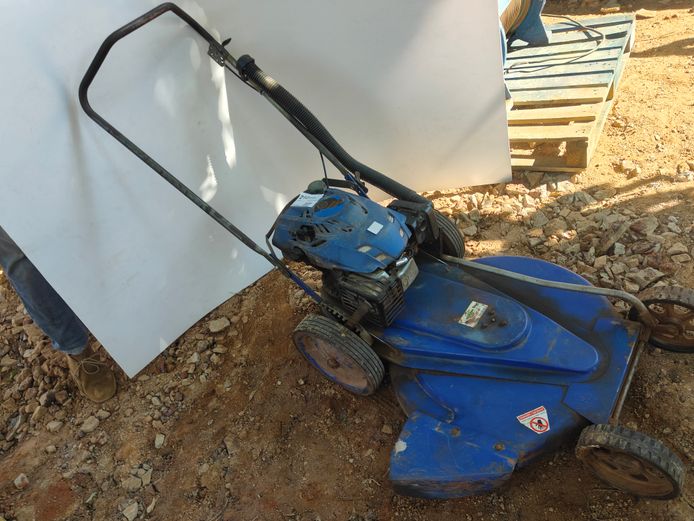 YAMAHA PETROL MOWER (ENGINE RUNNING)
