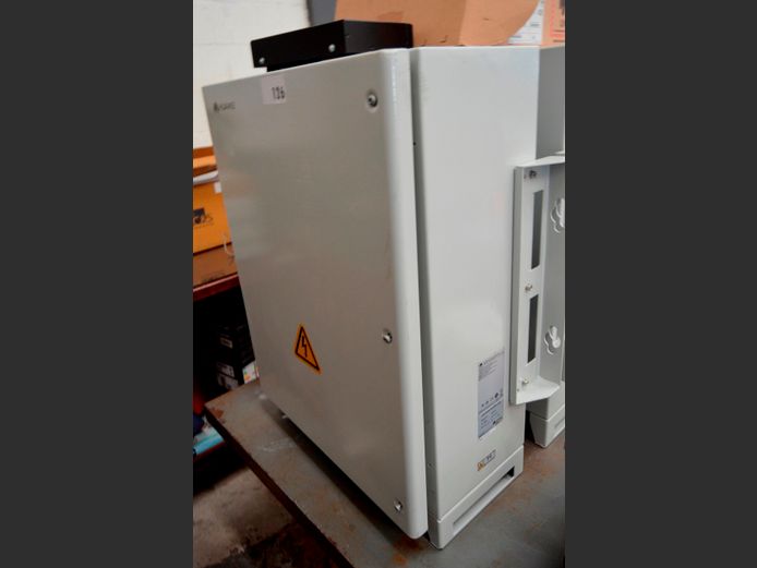 HUAWEI SMART ACU 2000 D-D-00 ARRAY CONTROLLER, 55 x 32 x 77cm ### PLUS VAT ###