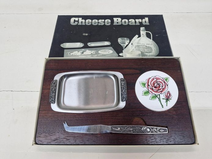 Vintage Hardwood Cheese Board Set With Tray Knife Ceramic Tile (New)