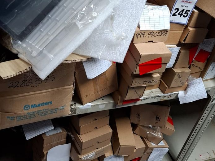 Lot screen cards, lcd screens, uograse kits etc