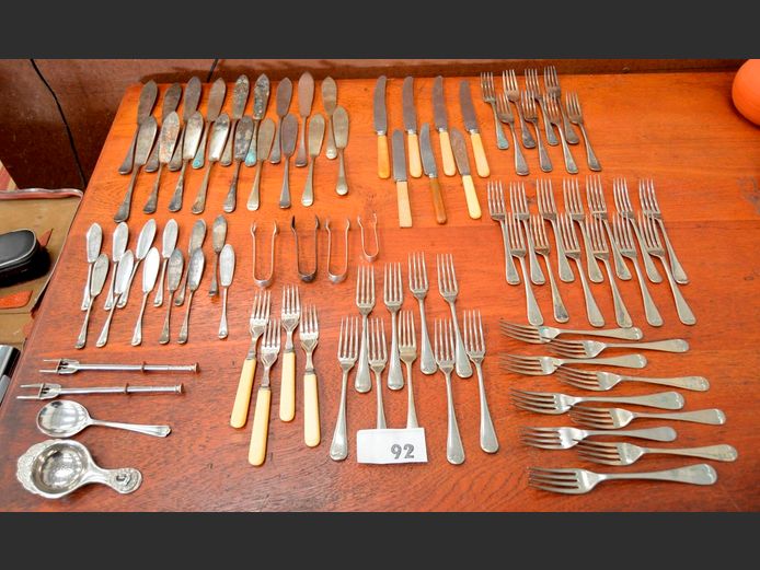 LARGE LOT: ASSORTED SILVER PLATE CUTLERY & SUGAR NIPS