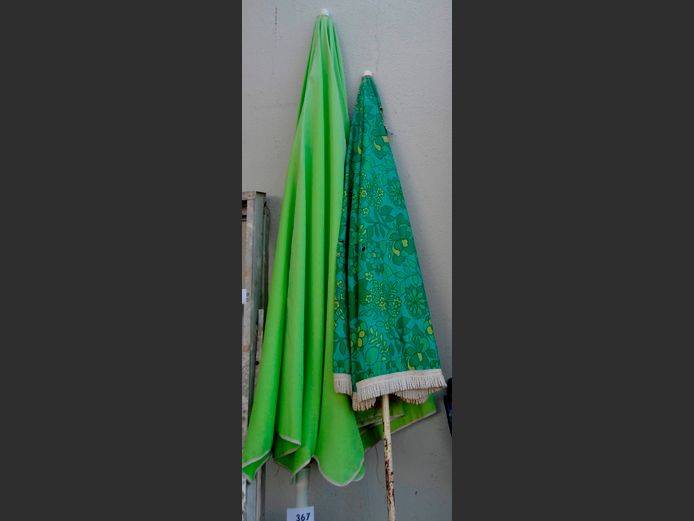 LOT: 2 x BEACH UMBRELLAS
