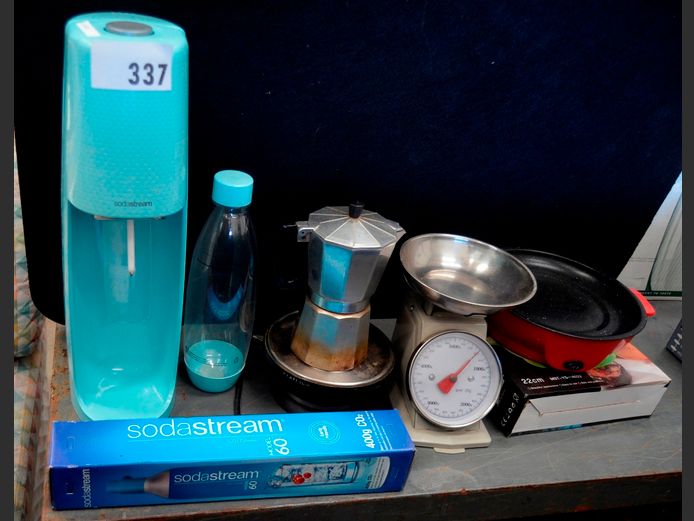VINTAGE COFFEE PERCOLATOR, SODA STREAM, ELECTRIC FRYING PAN, KITCHEN SCALE, etc [Untested]