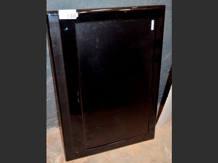 WHARFEDALE 32" LCD TV [Switches on, Screen cracked] ### LICENCE PLEASE ###