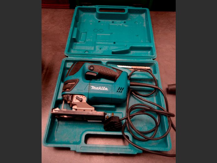 MAKITA JIGSAW IN CASE [Switches on]