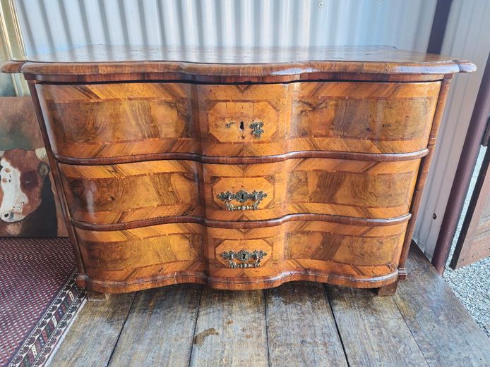 Antique Italian Venetian Burr Walnut Chest of Drawers
