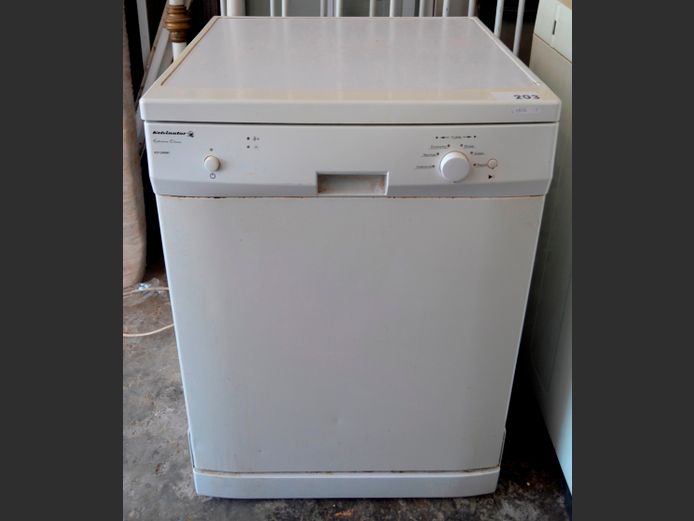 KELVINATOR EXTREME CLEAN KD12WW1 DISHWASHER [Switches on, untested further]