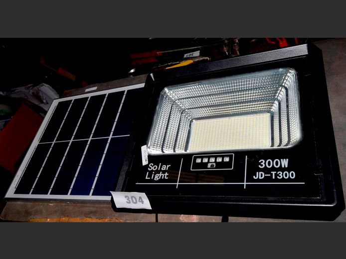 300W SOLAR FLOODLIGHT [Untested]