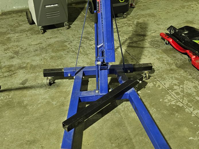 MAC AFRIC HYDRAULIC ENGINE CRANE 1.75 TON