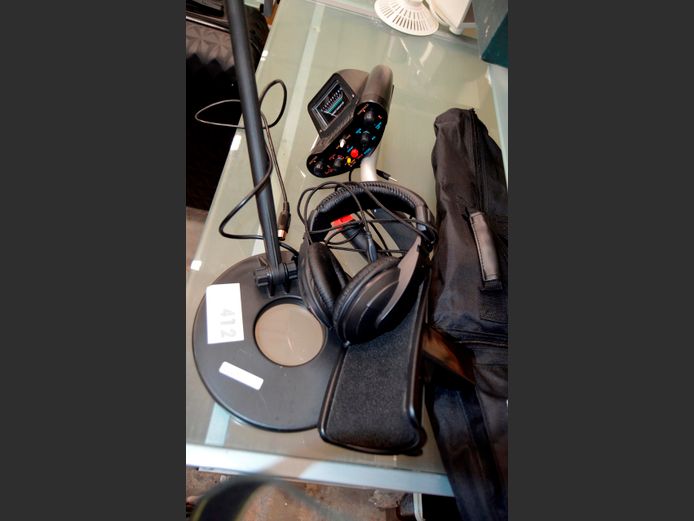 METAL DETECTOR WITH BAG [Untested]