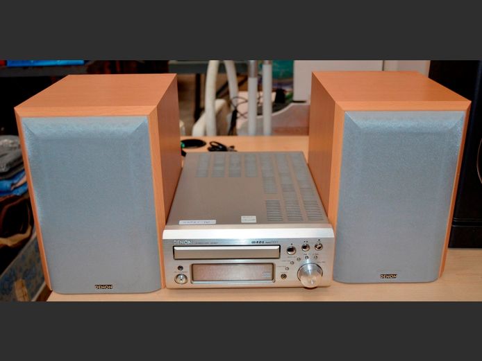 DENON CD RECEIVER WITH PAIR SPEAKERS [UK Plug, Working]