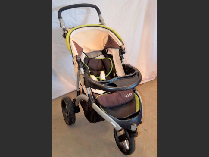 CHELINO SUPER ARROW 3-WHEEL PRAM WITH BABY CARRIER