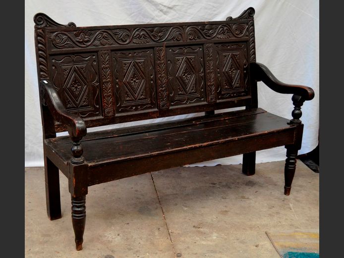 18th CENTURY OAK WAINSCOT SETTEE, 145 x 53cm