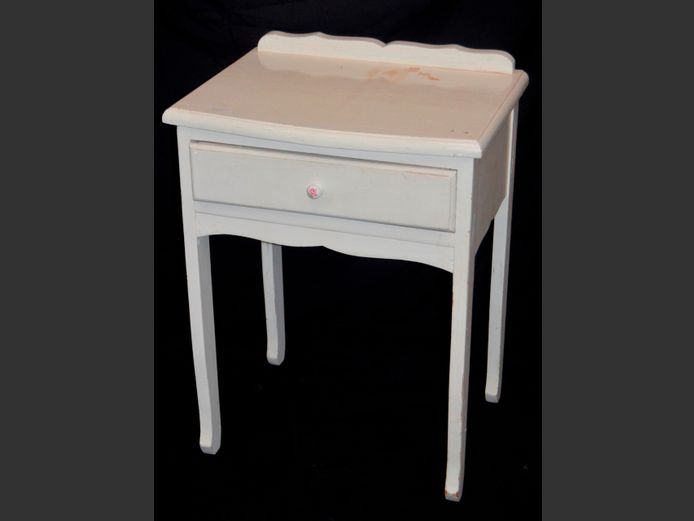 WHITE PAINTED SINGLE DRAWER BEDSIDE PEDESTAL, 49 x 35 x 65cm [Marks to top]