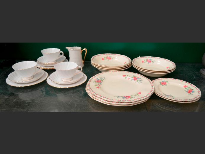 WEDGWOOD PLATES, SIDE PLATES & BOWLS, 3 x TUSCAN TRIOS, etc
