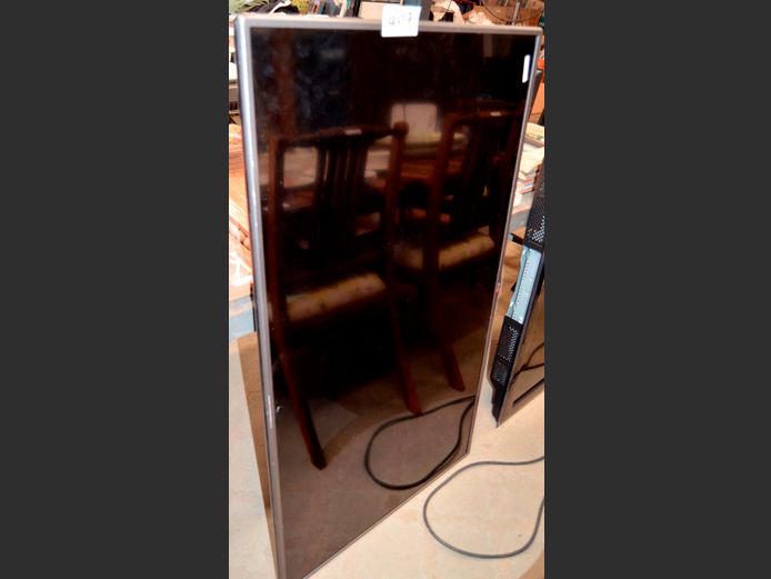 LG 50" L.E.D. TV [Switches on, screen cracked] ### LICENCE PLEASE ###