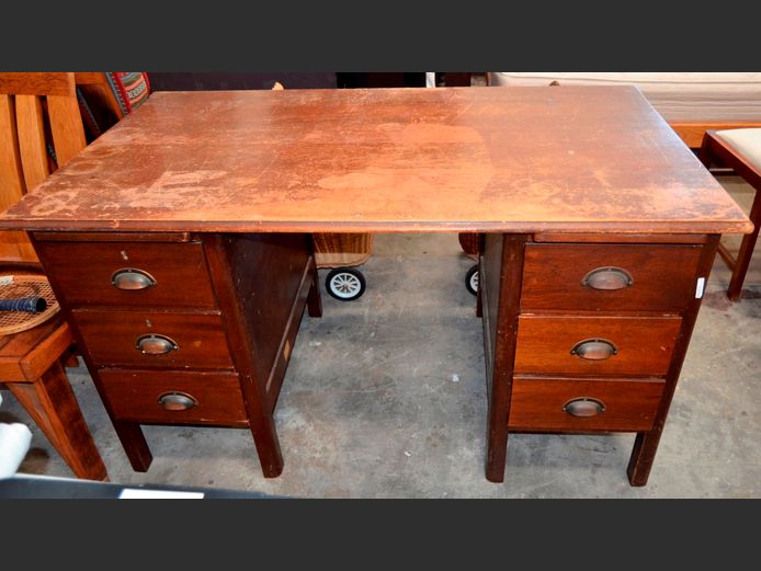 OAK 6-DRAWER DESK WITH CUP HANDLES, 137 x 75 x 76cm [Needs some TLC]
