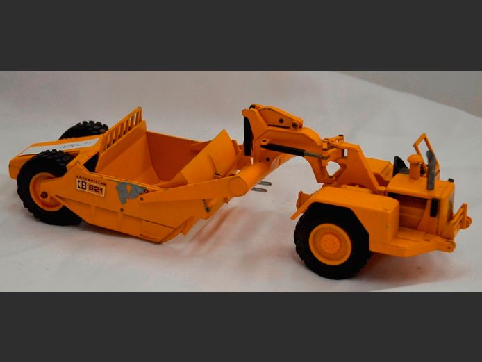 CAT 621 MODEL TRACTOR SCRAPER