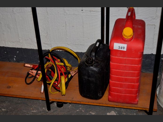 LOT: 2 x JERRY CANS & 2 x JUMPER LEADS