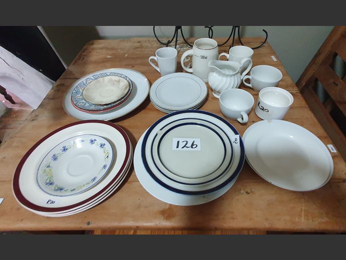 LOT: ALFRED MEAKIN DINNER PLATES, COFFEE CUPS, SIDE PLATES, etc