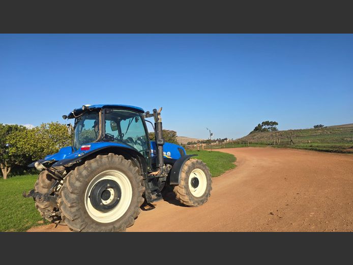 New Holland T6070 | Zonderend valley Farm
