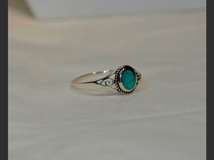 STERLING SILVER & TURQUOISE RING
