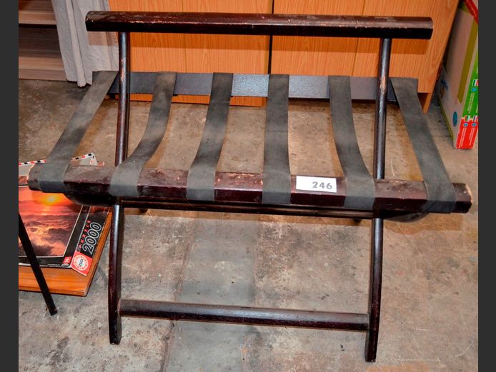 FOLDING LUGGAGE STAND