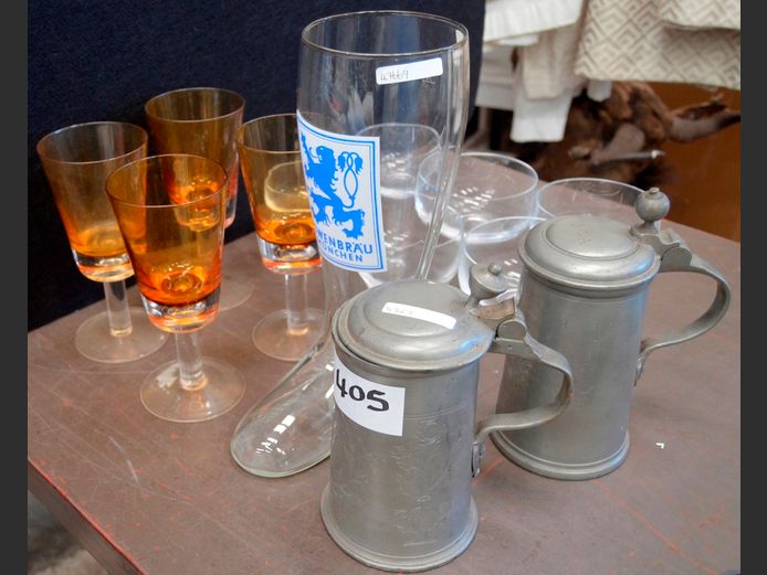 PAIR PEWTER TANKARDS, LOWENBRAU MUNCHEN SHOE BEER GLASS, WINE GLASSES, etc