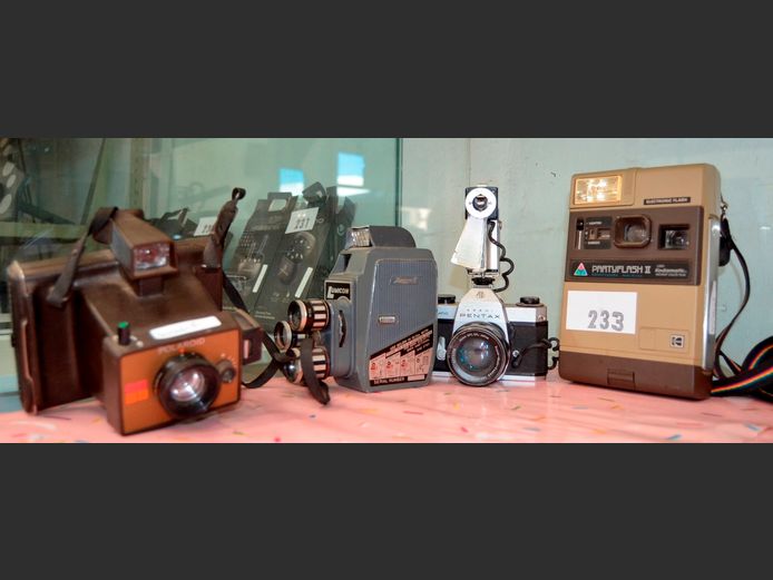 VARIOUS VINTAGE CAMERAS [Untested, condition unknown]
