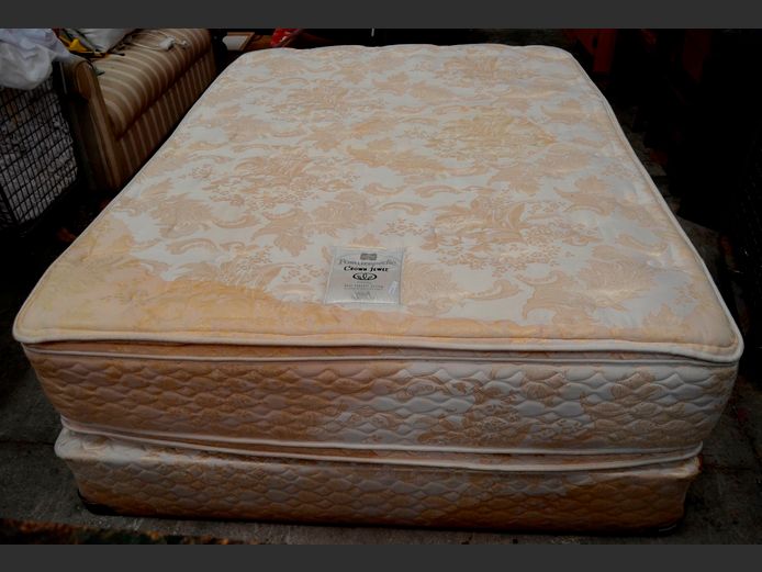 CROWN JEWEL QUEEN SIZE BED BASE & MATTRESS SET [Stained]