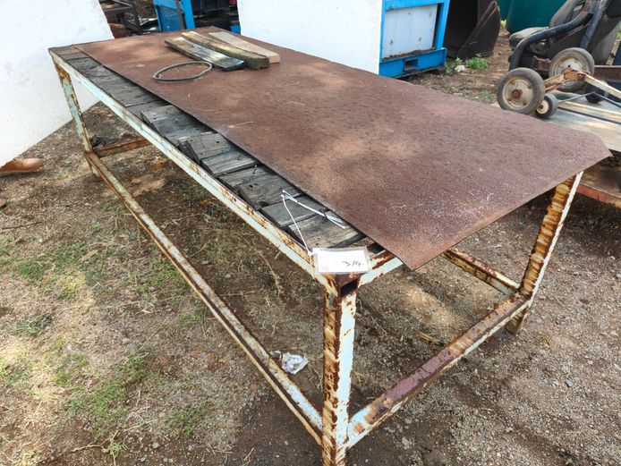 STEEL/WOODEN WORK BENCH