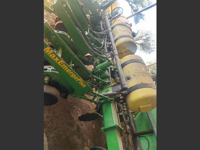 JOHN DEERE 8-RY LUGDRUKPLANTER & MONITOR (MAX EMERGE PLUS)