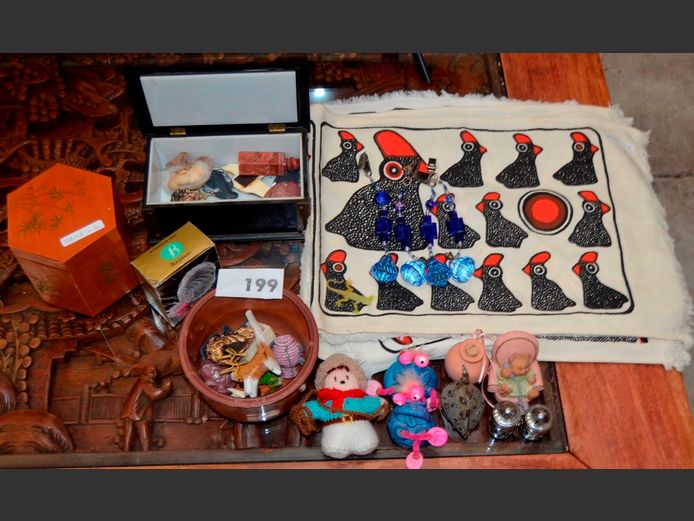 LOT: JEWELLERY BOX, PLACEMATS, CERAMIC BOWL, ORNAMENTS, etc