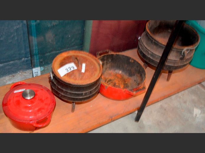CAST IRON POTJIE POT & OTHERS [Rusted]