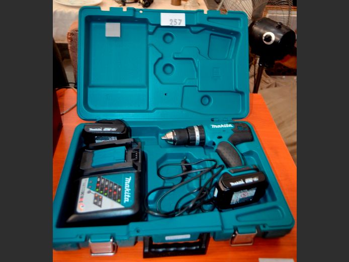 MAKITA 18V CORDLESS DRILL IN CASE [Faulty, no trigger switch]