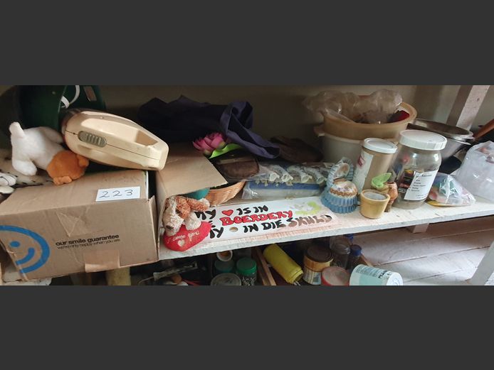 LOT: STAINLESS STEEL MIXING BOWLS, STORAGE CONTAINERS, etc