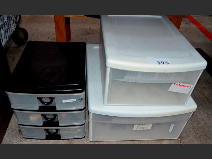 LOT: 2 x PLASTIC STORAGE DRAWERS WITH CONTENTS & A SPACE SAVER