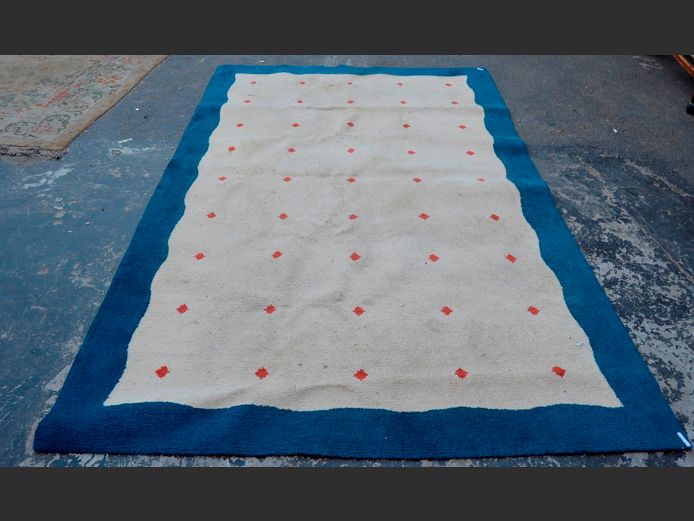 BLUE & CREAM PATTERNED CARPET, 300 x 180cm [Needs a clean]
