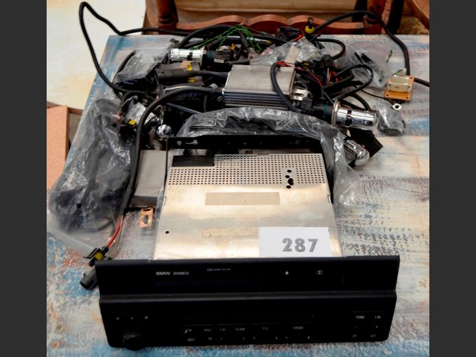 BMW CAR RADIO WITH CABLES, etc [Untested]
