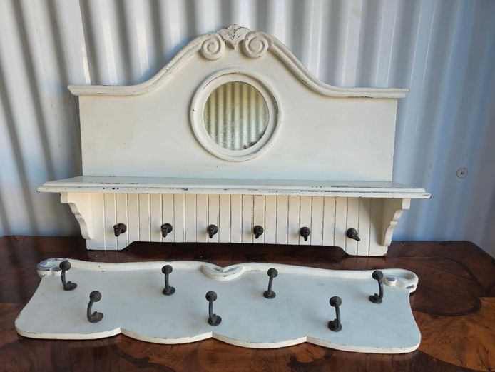 Farmstyle Wall Mounted Wooden Mantel Shelf & Coat Rail