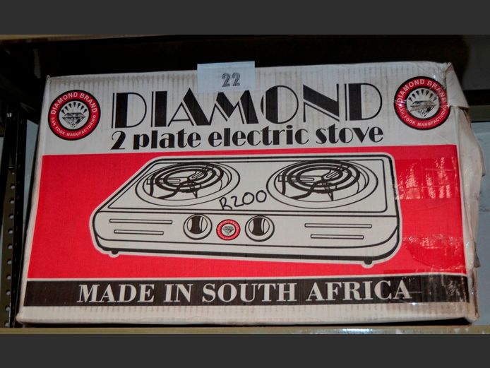 DIAMOND 2-PLATE STOVE [Switches on]