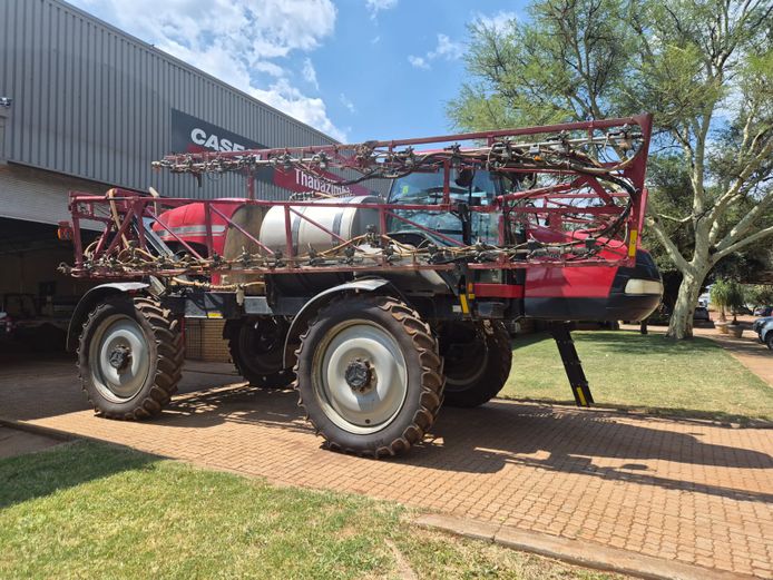 CASE IH PATRIOT 3230 SPRAYER