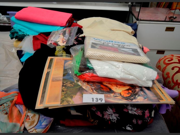 LOT: OFF-CUT FABRIC, NON-SLIP UNDERLAY, etc