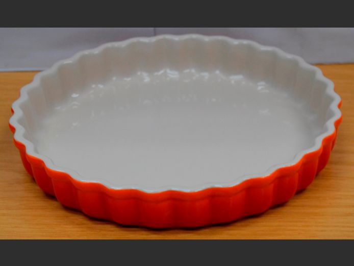 LE CREUSET STONEWARE PIE DISH, 26cm Diameter