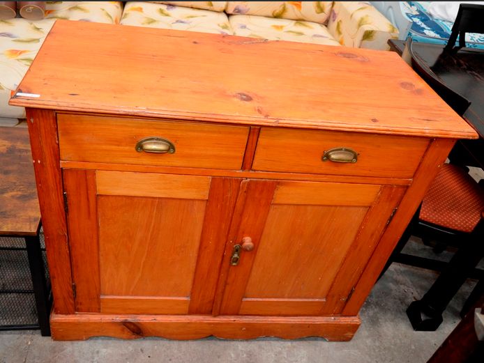 OREGON PINE 2-DOOR, 2-DRAWER KITCHEN CABINET WITH BRASS CUP HANDLES, 106 x 48 x 42cm