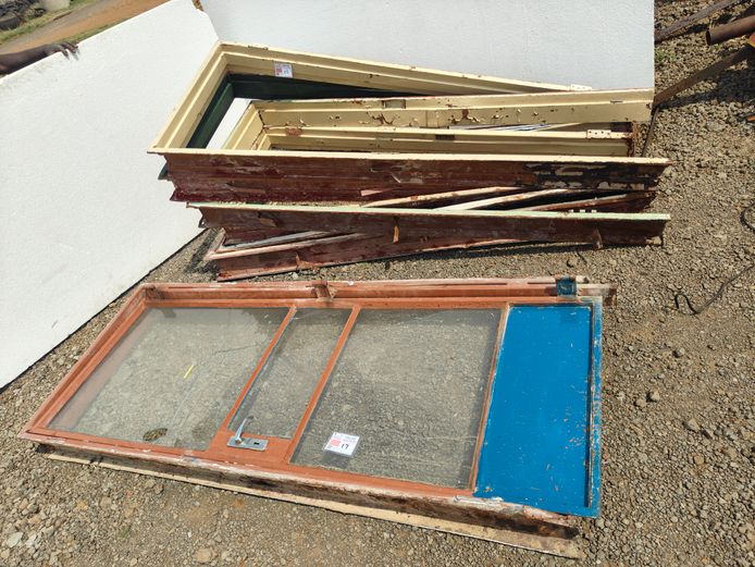 LOT STEEL DOOR FRAMES AND GLASS DOOR