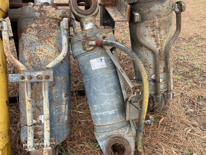 Volvo L180G Bucket Cylinders x 3