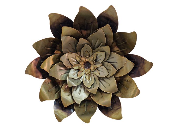 Vintage-Style Sheet Metal Flower Decorative Wall Panel (57cm)