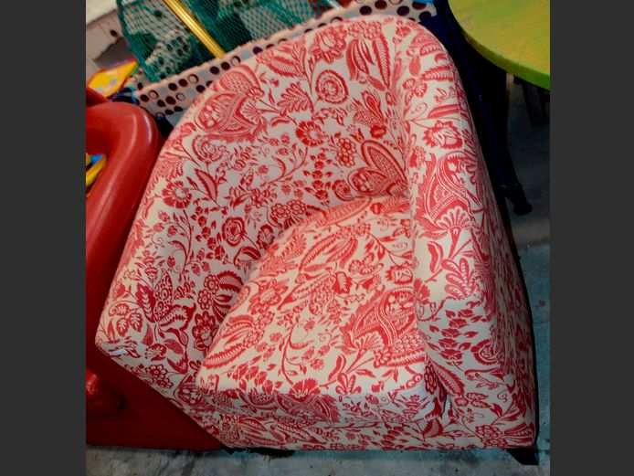 RED & WHITE UPHOLSTERED TUB CHAIR