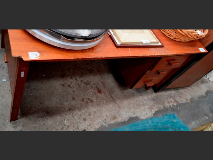 SAPELE MAHOGANY 3-DRAWER DESK, 150 x 83 x 74cm [In need of attention]